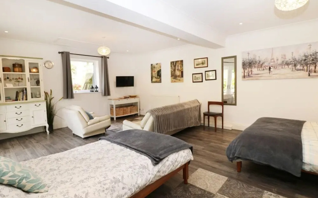 Rhinegold Bungalow