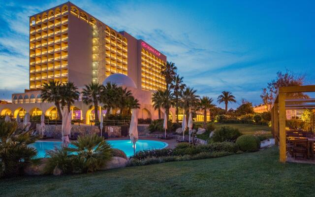 Отель Crowne Plaza Vilamoura вид на фасад