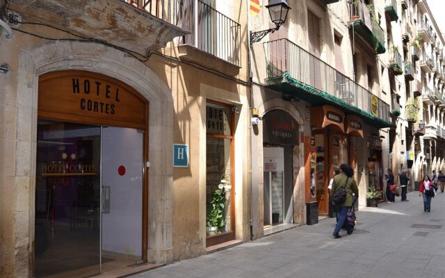 Hotel Cortes Барселона вид на фасад