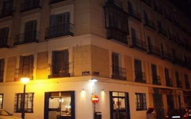 Отель Hostal Castilla Испания, Мадрид - отзывы, цены и фото номеров - забронировать отель Hostal Castilla онлайн вид на фасад