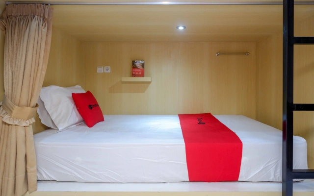 RedDoorz Hostel near Lawang Sewu Semarang