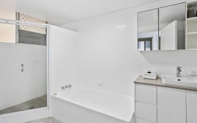 Iconic Burleigh Beachfront Apartment