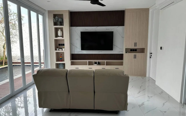 Newly Built "villa Na Bali"