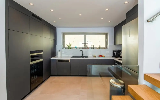 Seawhisper Villa in Paxi