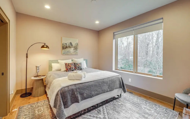 Group Getaway! 8,000-sq-ft Gem, Arcade + Theater