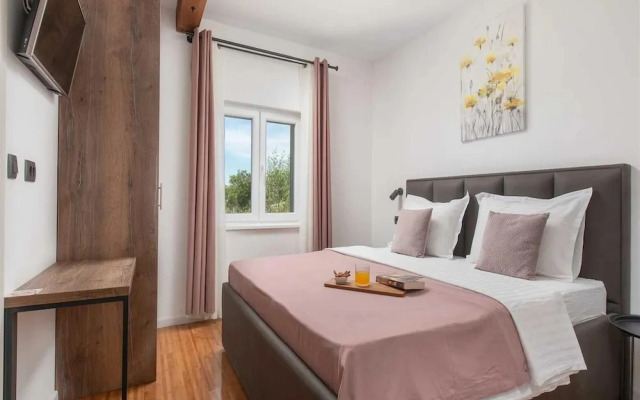 Stylish Villa in Lovrec With Sauna