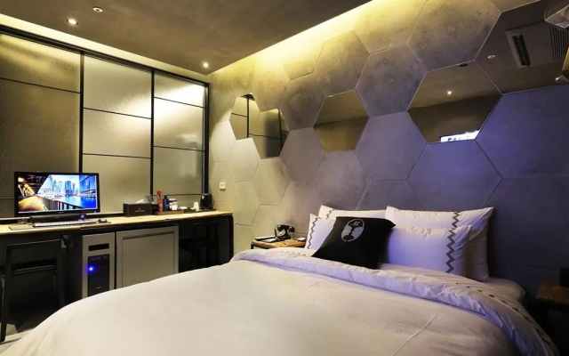Mari Hotel