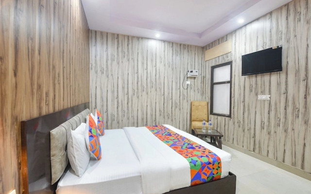 FabHotel Crown Residency - Near Lakhani Armaan Metro Station