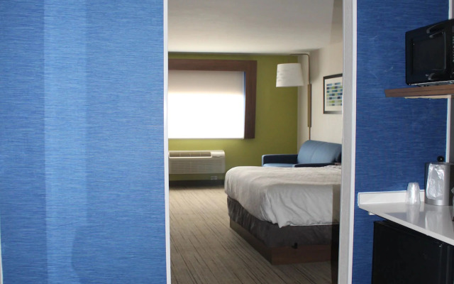 Holiday Inn Express Hotel & Suites Raton by IHG