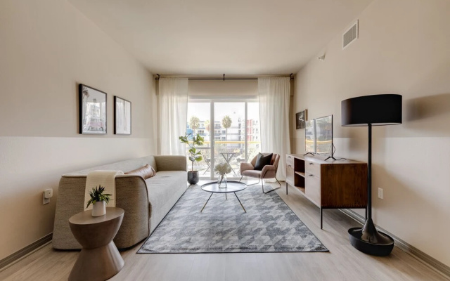 1-Bdrm Getaway in Marina Del Rey (1310)
