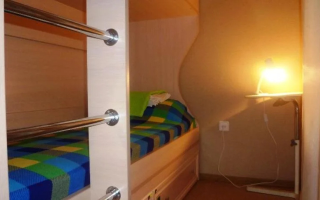 8 floor hostel