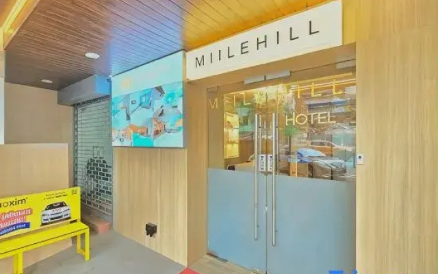 Miilehill Hotel By Maco at JB Town Center