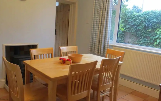 The Shields- Large Family House Close to Beach