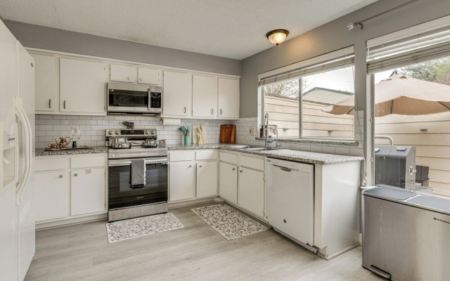 Quick Hwy Access: Family Retreat in Houston