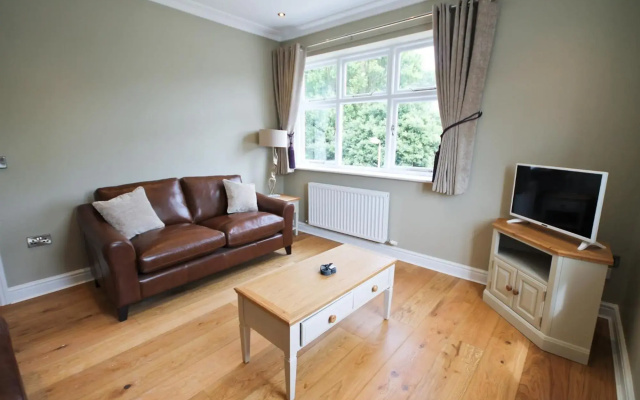 Llys y Dderwen - Oak Court