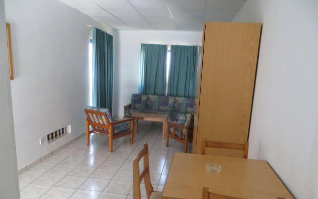 Отель Green Bungalows Hotel Apartments Кипр, Айя-Напа - 6 отзывов об отеле, цены и фото номеров - забронировать отель Green Bungalows Hotel Apartments онлайн комната для гостей