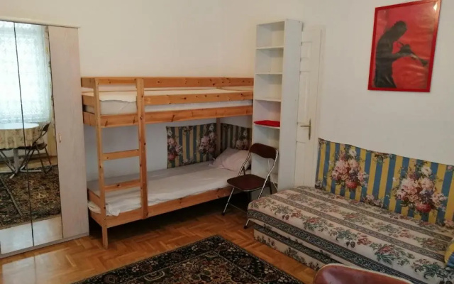 Garibaldi Guesthouse  Apartments