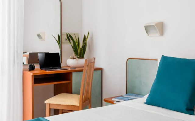 Hotel Tres Jolie