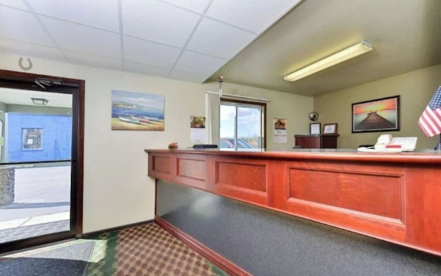 EconoLux Inn