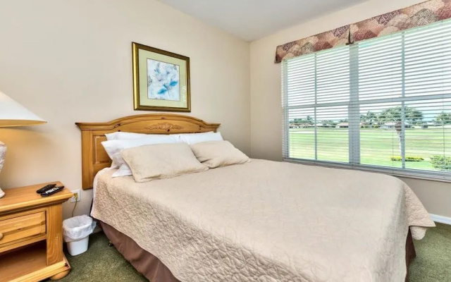 Solterra Vacation Rental: Luxury 3-BR Condo with Lake & Golf Views. Access to Luxury Pool, Hot Tub, and Golf Courses at Lely Resort. Close to Naples Beaches, 5th Avenue S, and Marco Island