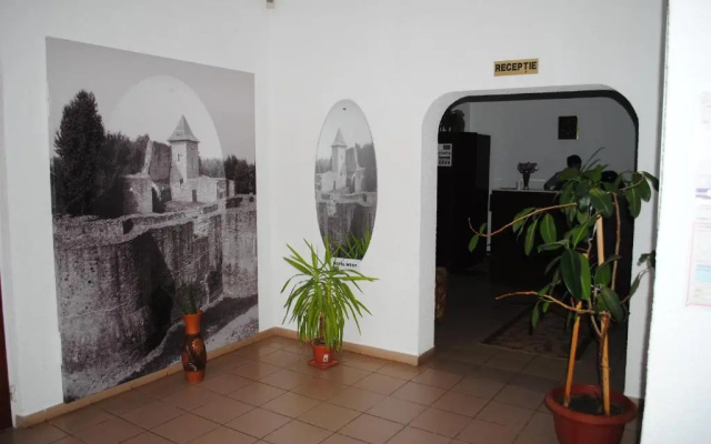 Hotel West