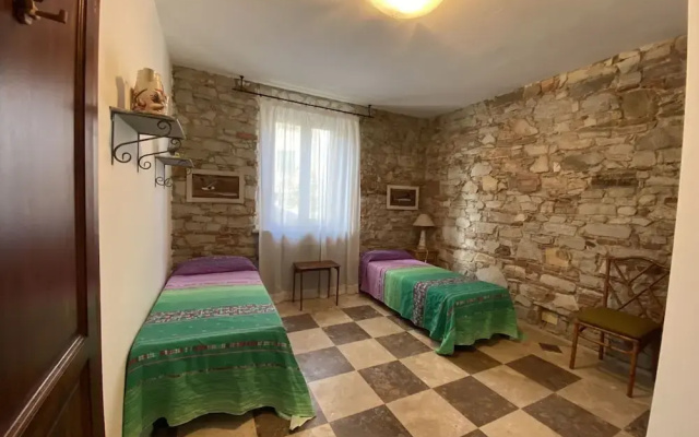 Apartment in Villa With Garden-rif Gioco