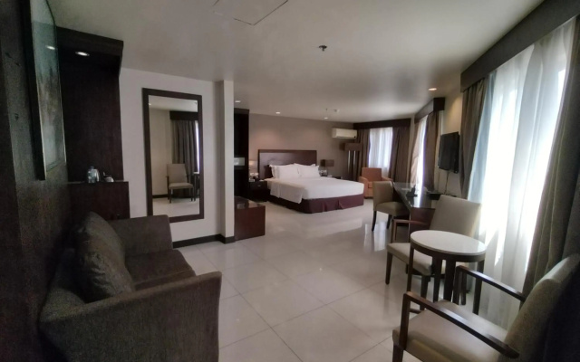 Mandarin Plaza Hotel
