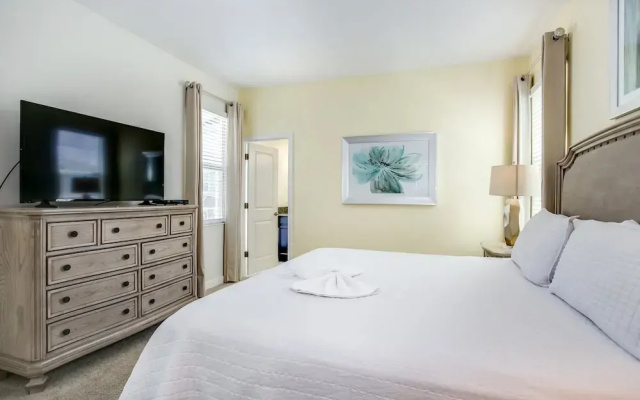 5 Bdrm Gated Golf Community Villa