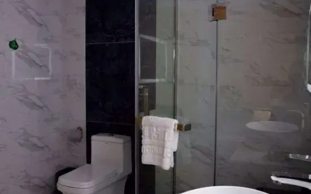 Luodian Donghui Hotel
