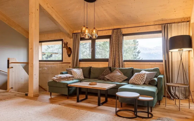 Lavish Chalet With Sauna & hot tub