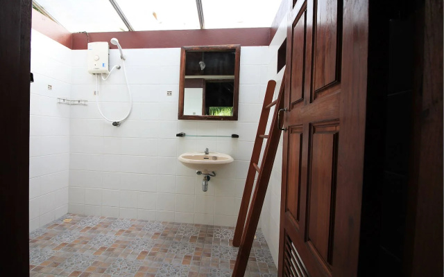 Nice & Easy House