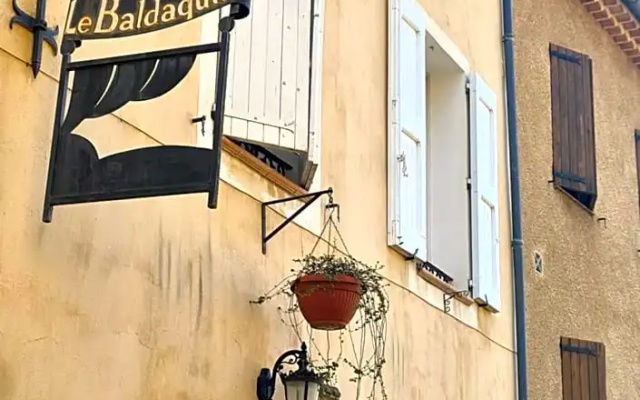 Le Baldaquin