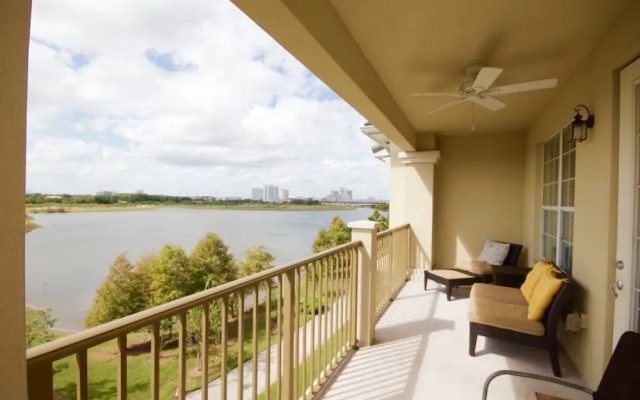 Lake View Penthouse Loft