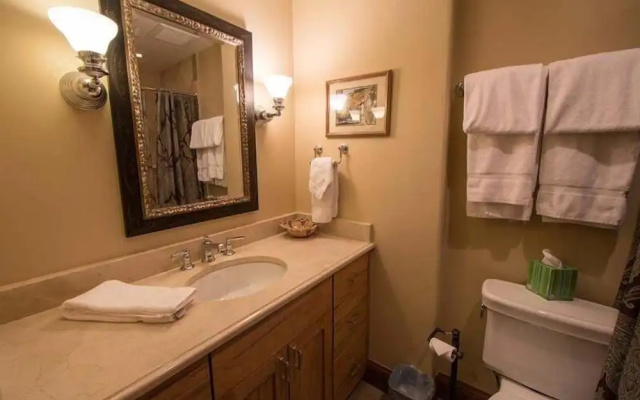 Condo with Onsite Pool & Hot Tub, Free WiFi & Garage Parking by RedAwning
