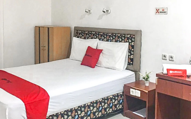 RedDoorz near Bukit Darmo Golf