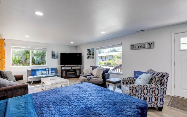 Rockaway Beach House - Walk to Ocean!