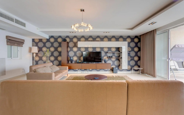 Contemporary, Luxury Apartment With Valletta and Harbour Views