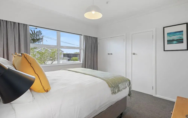 Renovated Takapuna 2BR Apt - Parking