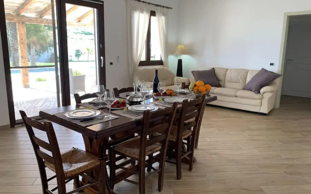 Charming Villa With Swimming Pool
