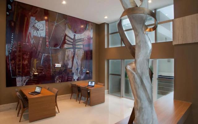 Jade Hotel