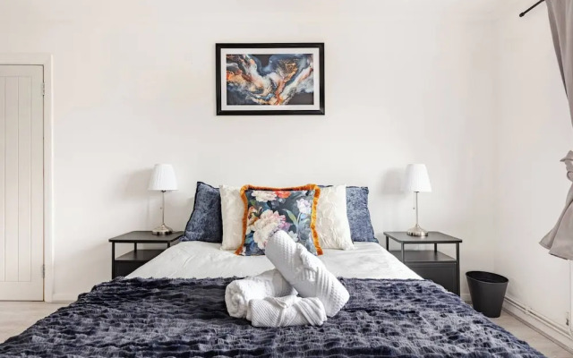 Central Wimbledon Stay! Free Parking & Fast Wifi, Long Stays Welcome!