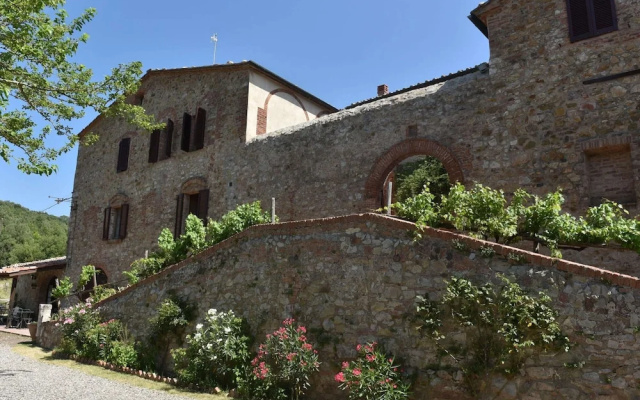 Apartment in Tuscany With Pool