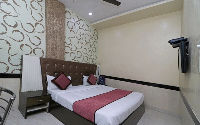 OYO 7885 Hotel Myraa