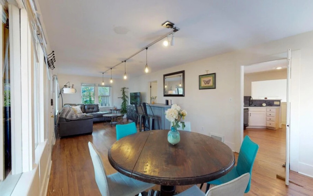 Mulberry Place: A Charming Cottage Near Old Town!