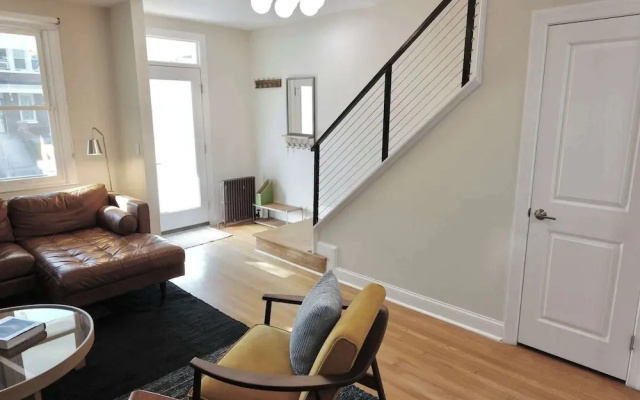 Stadium Armory Stay - 3 Bedroom