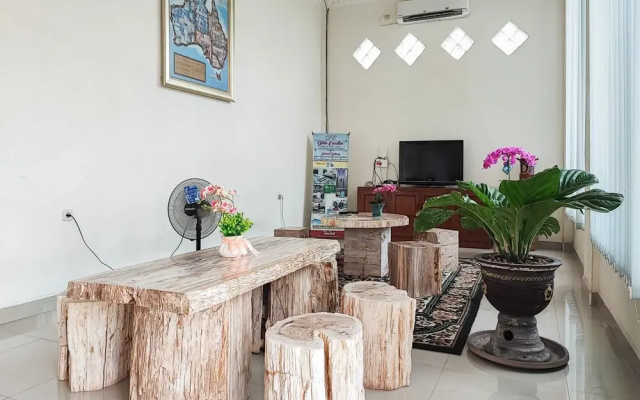 RedDoorz Plus Syariah Near Simpang Rimbo Jambi 2