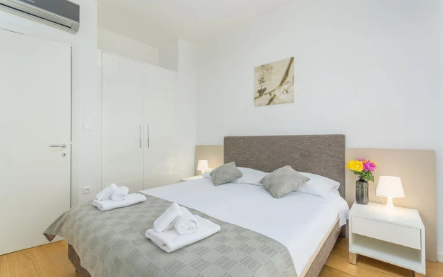 Maj Premium Residence