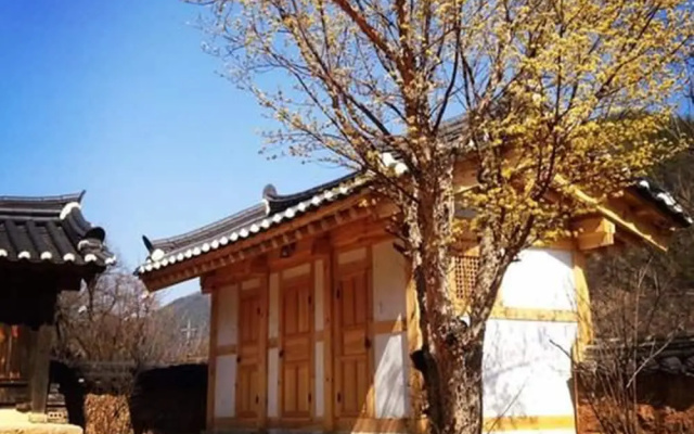 Chojeondaek House