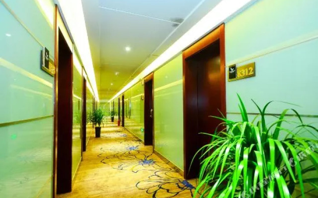 Xuzhou Ideal International Holiday Hotel (Yunlonghu Gongnong Road Subway Station)