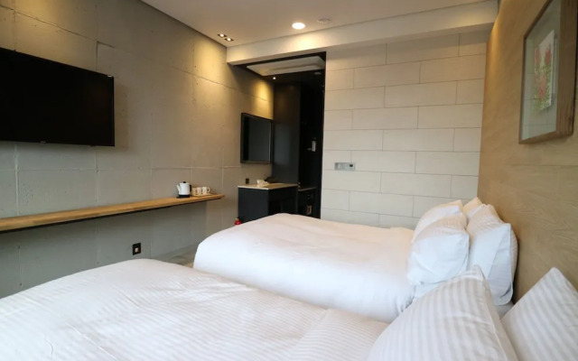 Hong C Hotel